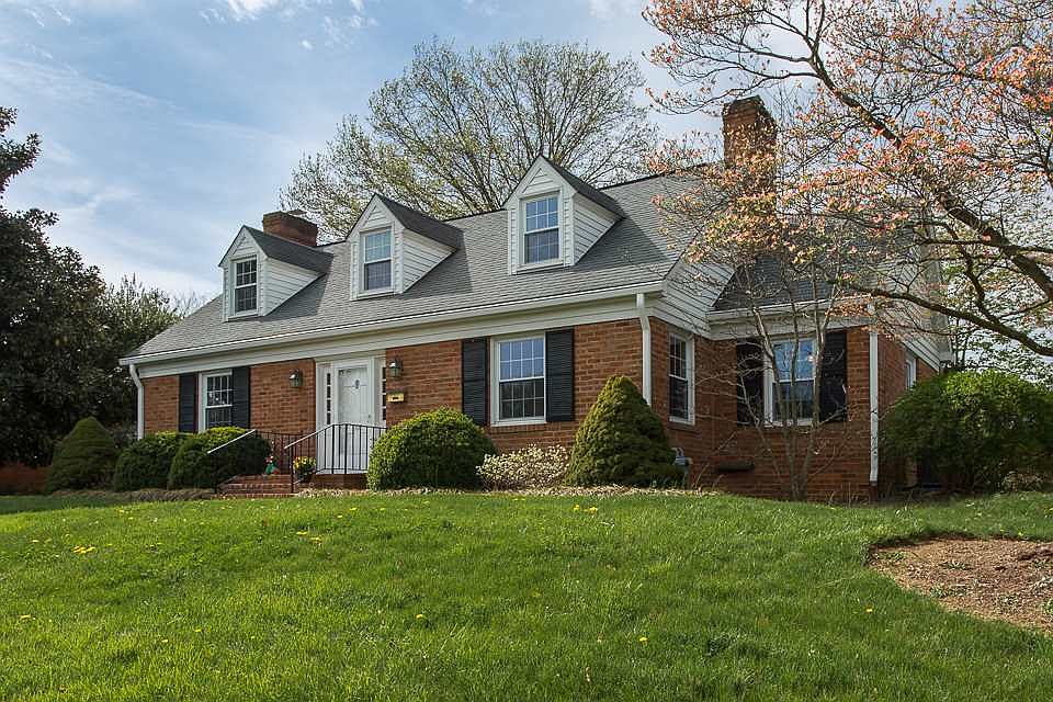 1st image of 605 S Dogwood Dr