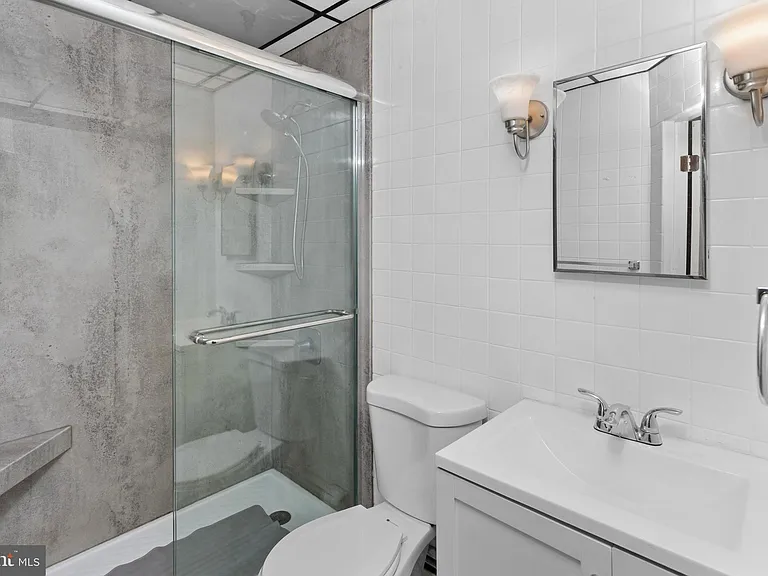 244 Jersey St — Photo 16