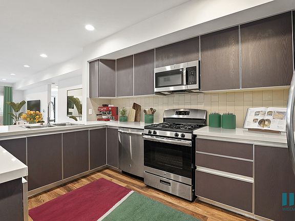 Full-Size Kitchen with Energy-Efficeient Appliances and Ample Cabinet Storage