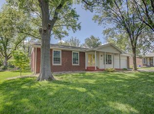 5222 Shannon Dr, Godfrey, IL 62035