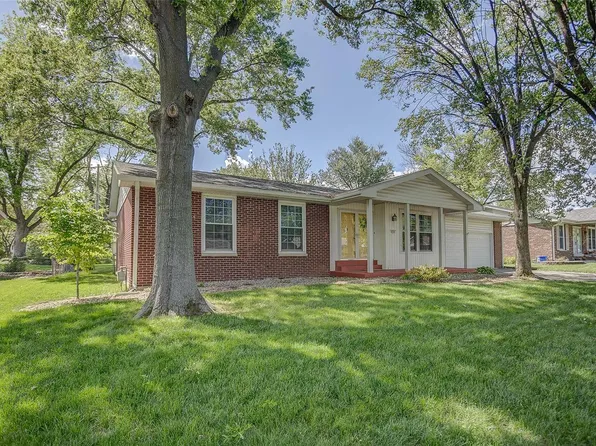 5222 Shannon Dr, Godfrey, IL 62035