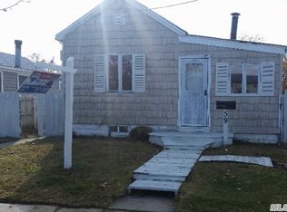 59 E Santa Barbara Rd, Lindenhurst, NY 11757
