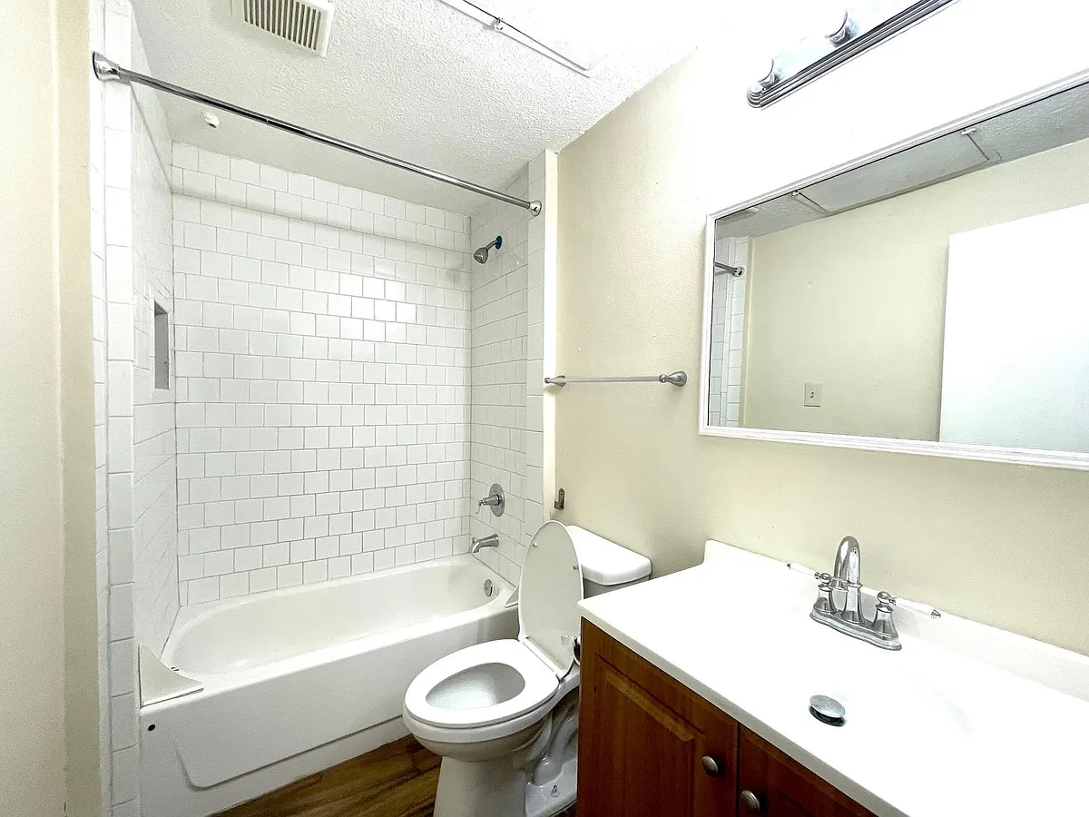 Building Photo - 3740 Thistlemont Dr