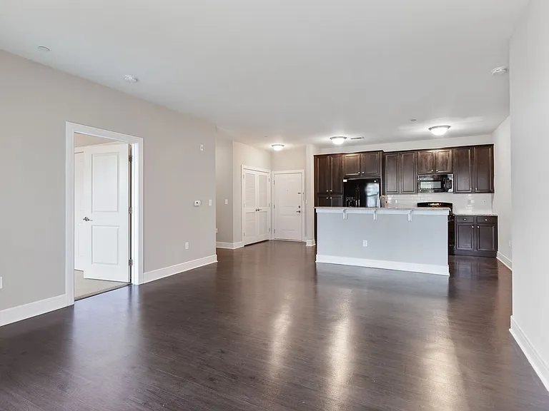 Essex Chase Apartments — Photo 18