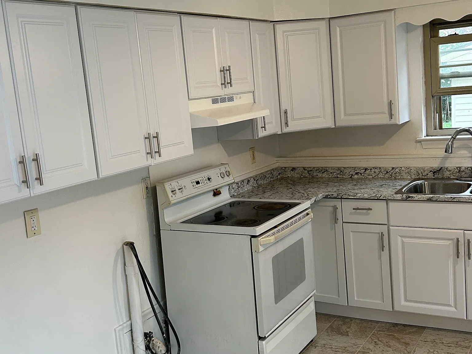3 bed, 980 sqft, $1,650 — Photo 3