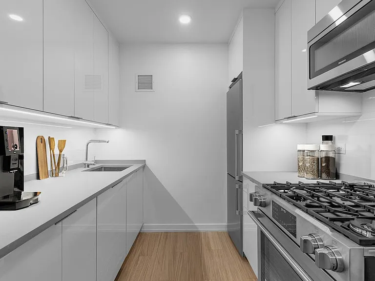 75 W End Ave #C8G — Photo 8