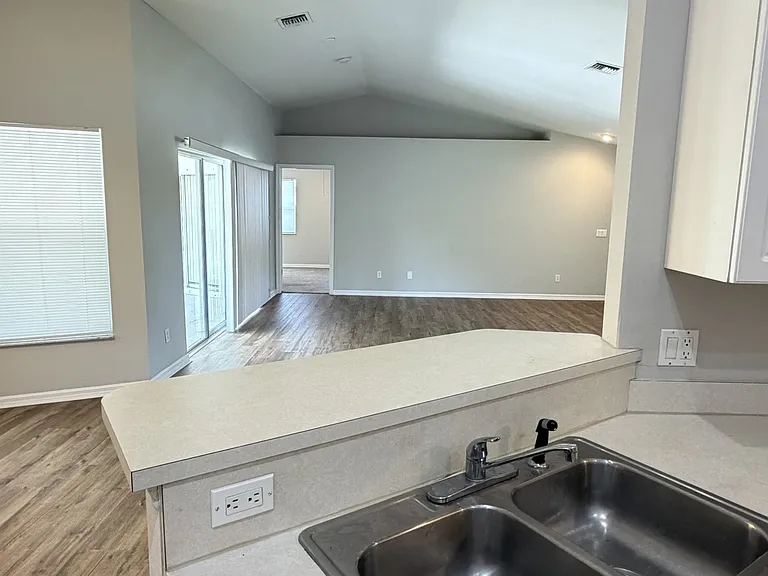 1229 SE 21st Pl — Photo 7