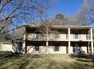 546 Robert E Lee Dr, Conroe, TX 77302