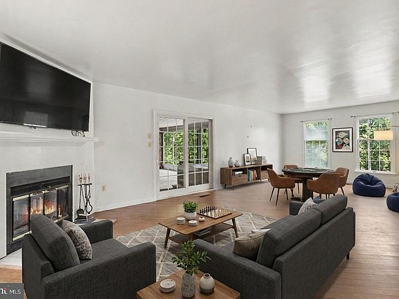 5th image of 3808 Reichert Rd