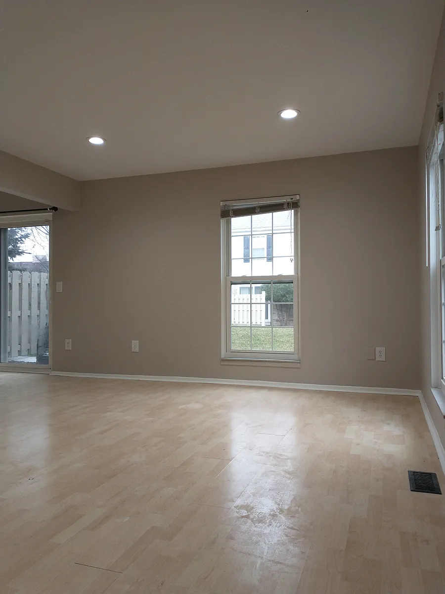 Building Photo - 15798 Cambridge Dr