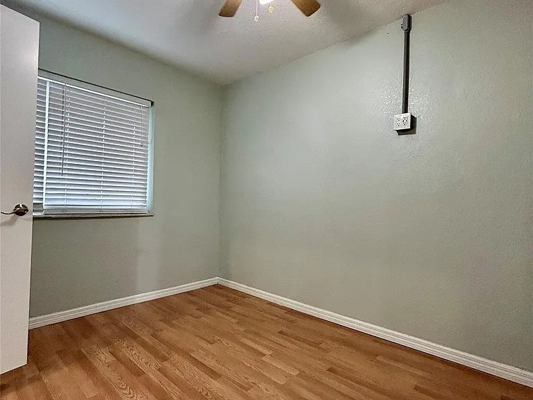 5950 NE 6th Ave — Photo 22