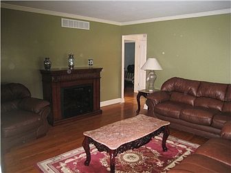 Liv. Rm. (cont.) access to kitchen & bedrooms