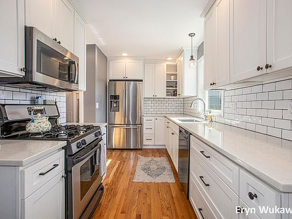 5th image of 1108 Lake Michigan Dr NW