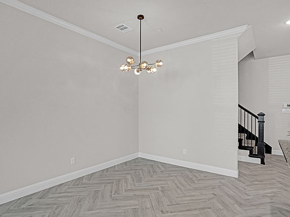 5th image of 1914 Melinda Ln