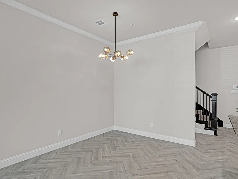 1914 Melinda Ln — Photo 5
