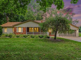 1030 W Livingston Rd, Highland, MI 48357