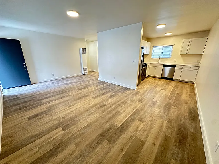 111 N La Cumbre Rd #1 — Photo 2