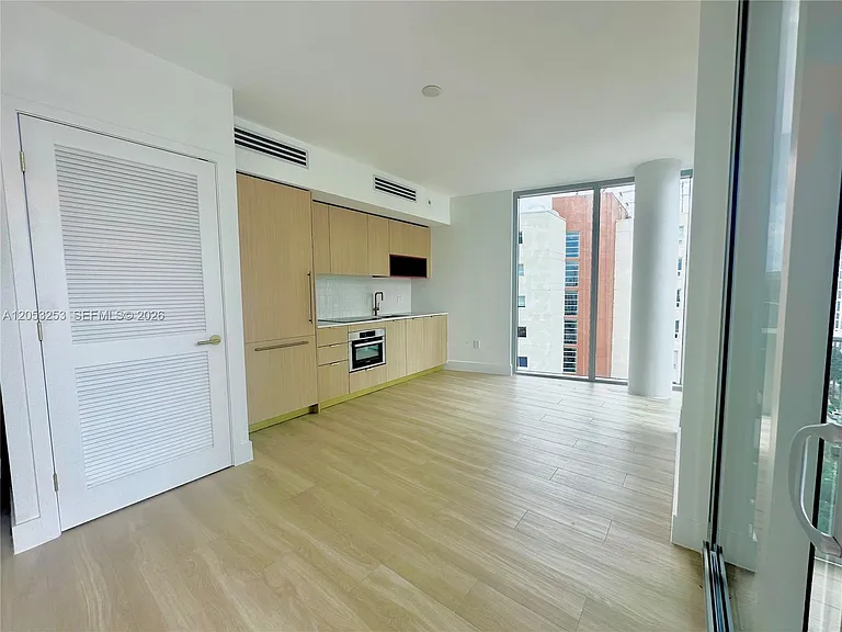 90 NE 32nd St #1012 — Photo 8