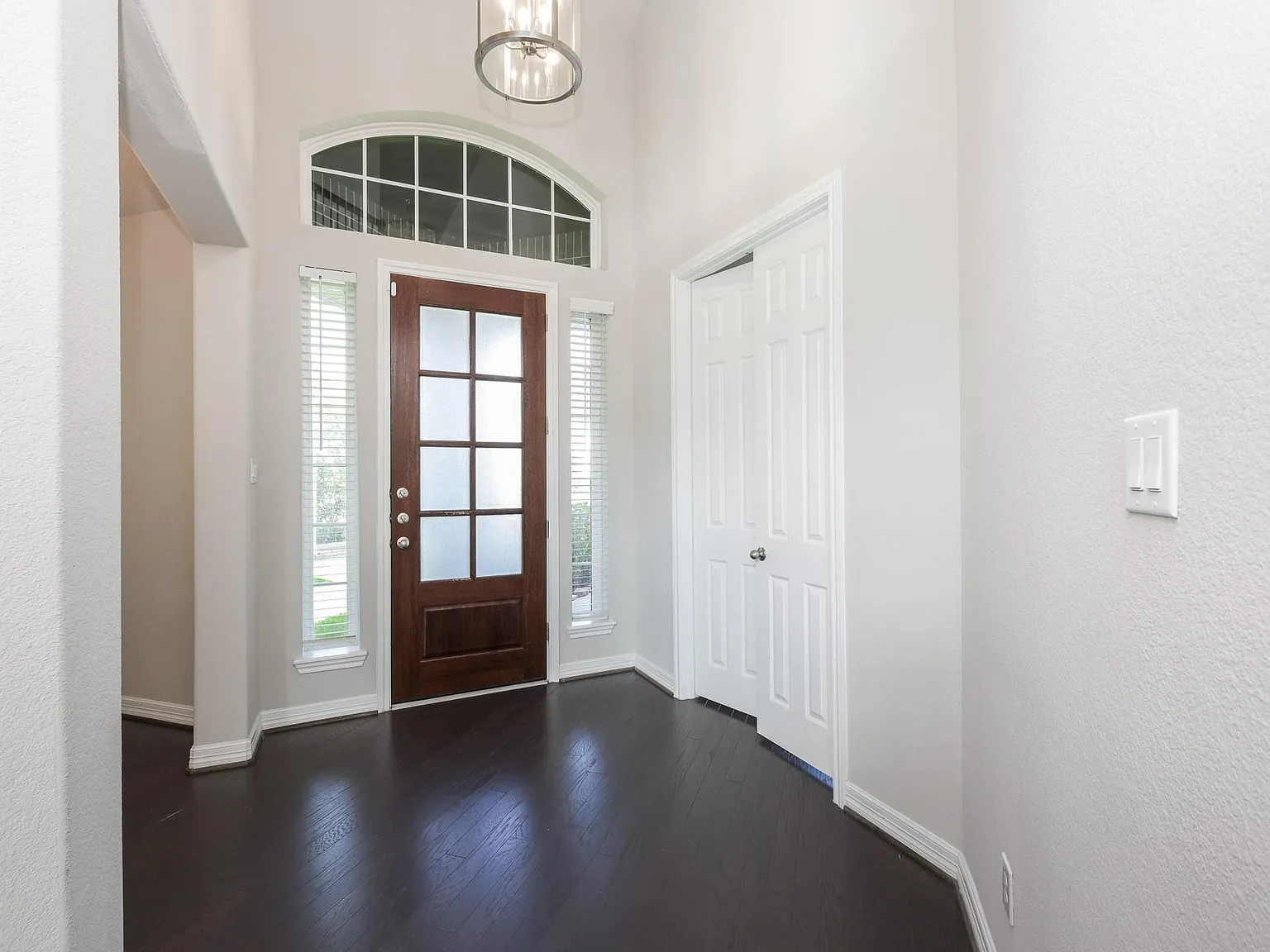 4 bed, 3.5 bath, 3207 sqft, $3,600 — Photo 4