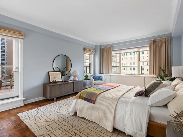 415 East 52nd Street image 7 of 10