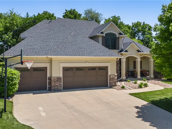 4251 NW 164th St, Clive, IA 50325