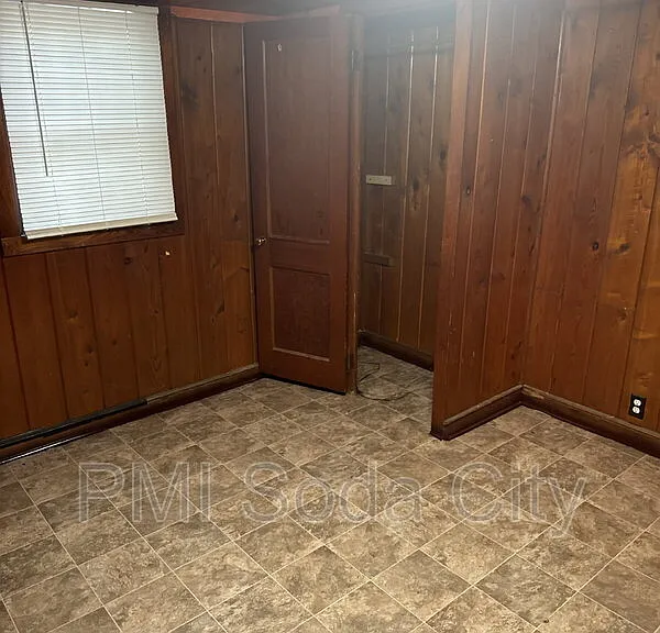 211 E Brooks St #E — Photo 10