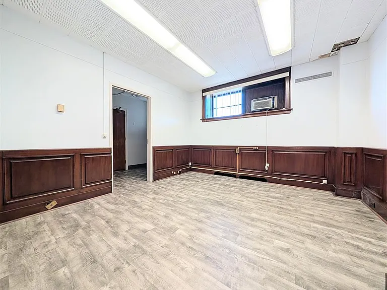 1071 E Main St #1 — Photo 26