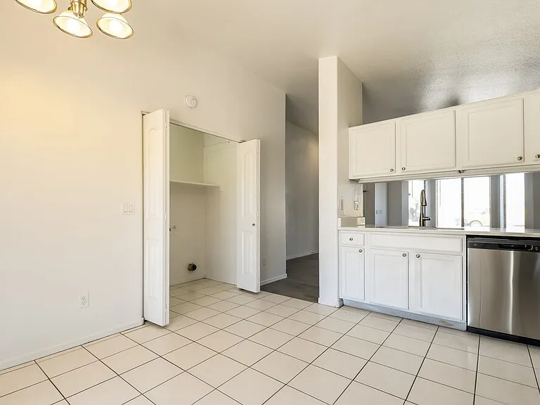 1153 W Diamond Ave — Photo 7