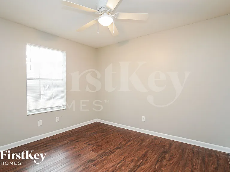 2116 NE 25th St — Photo 16
