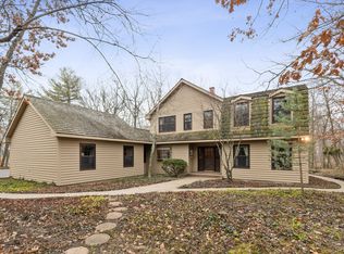 722 Kendler Ct, Lake Forest, IL 60045