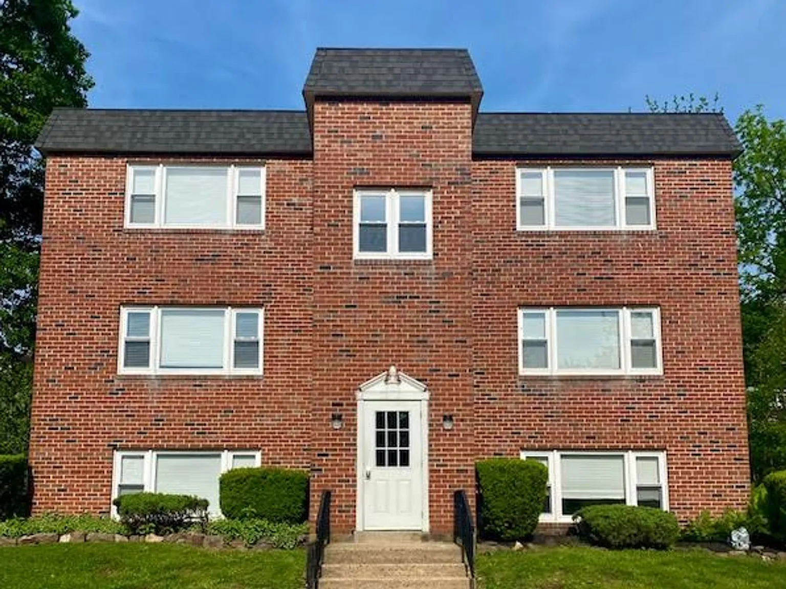 405 Penn Street — Photo 1