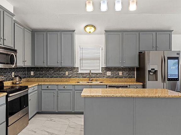 5th image of 3207 Candlebrook Dr