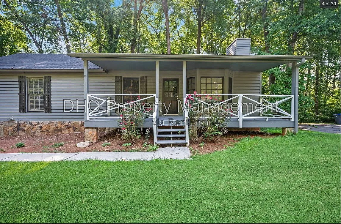 4 bed, 2.0 bath, 2200 sqft, $2,550 — Photo 1