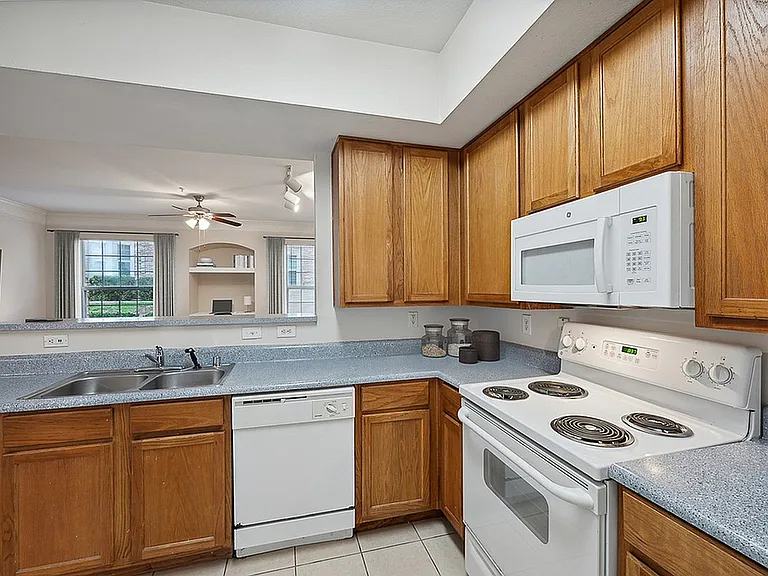Kitchen at Cottonwood Ridgeview Apartments