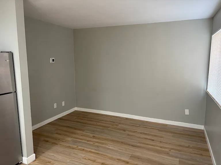 1925 W Village Dr #4 — Photo 2