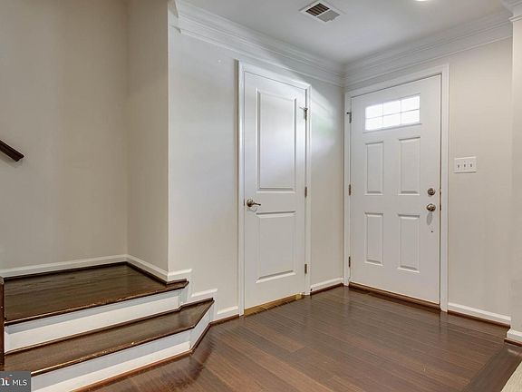 5th image of 807 Foxleigh Way