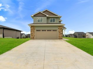 803 Mont Clair St, Solon, IA