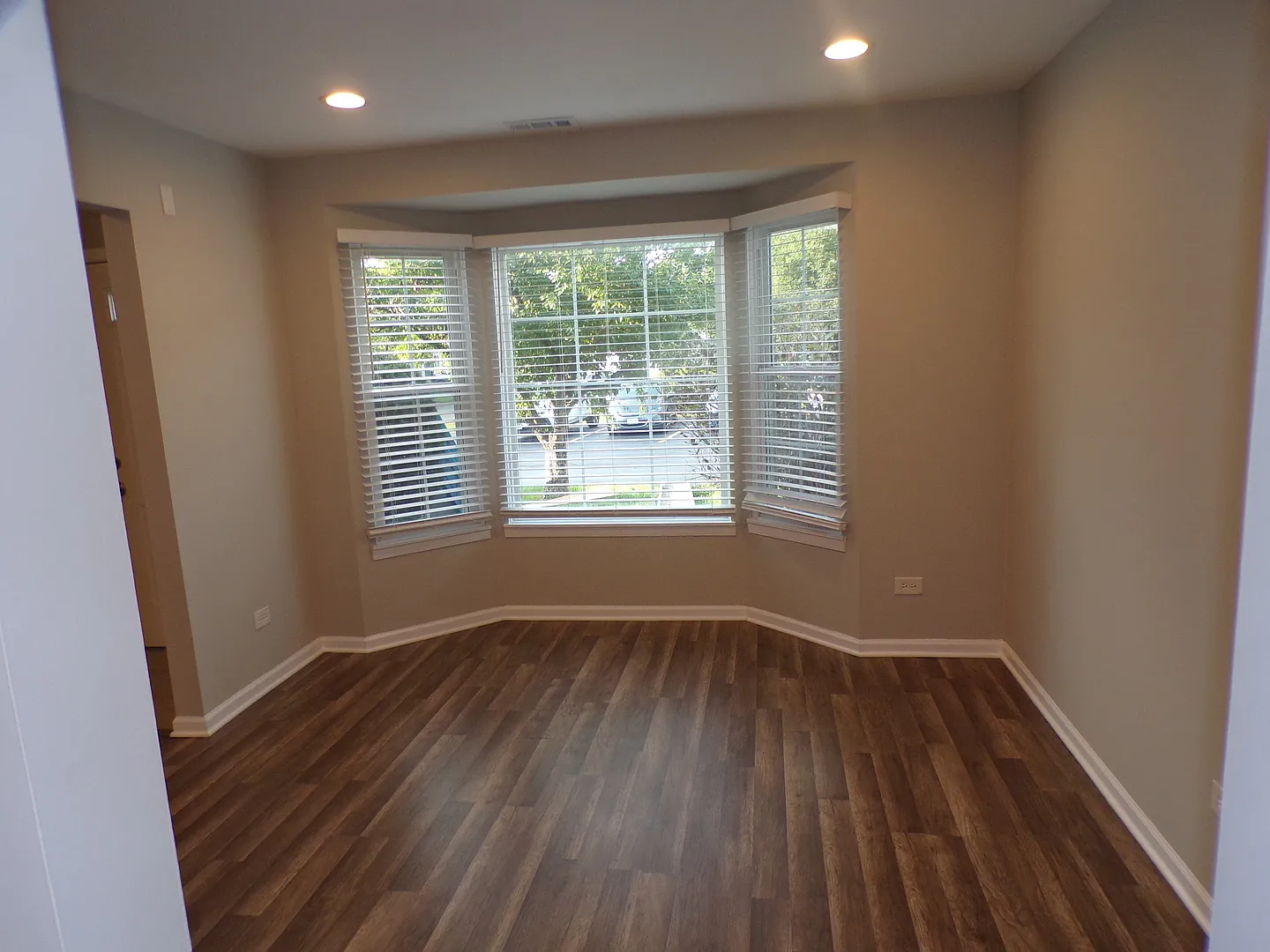 3 bed, 1.5 bath, 1297 sqft, $2,195 — Photo 4