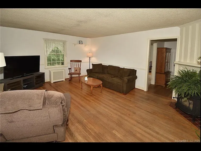 499 N Eagleville Rd — Photo 3