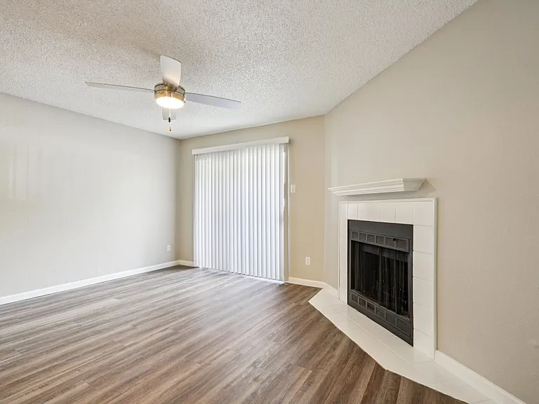 Fieldcrest Apartments — Photo 18