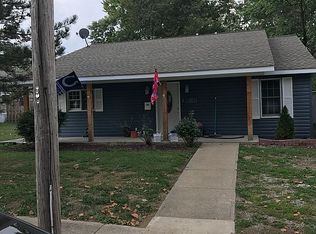 927 Land Rd, Harrisburg, IL 62946