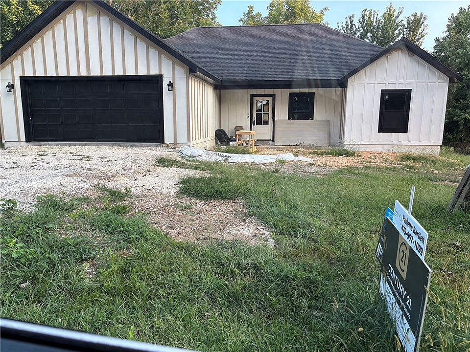 2nd image of 308 Shady St