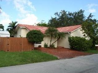 10525 SW 68th St, Miami, FL 33173