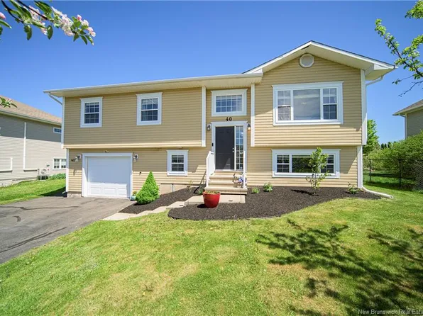 40 Dawson Dr, Oromocto, NB E2V 0B8