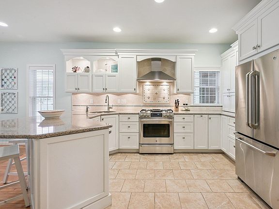 5th image of 1537 Asbury Ave Floor 1