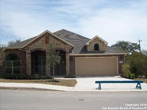 1st image of 806 Grove Bnd