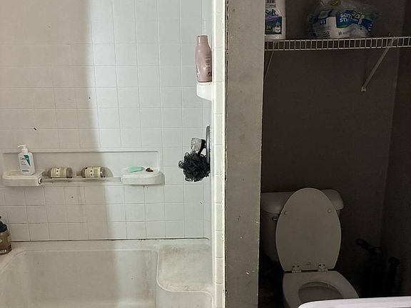 5th image of 806 S Carroll St