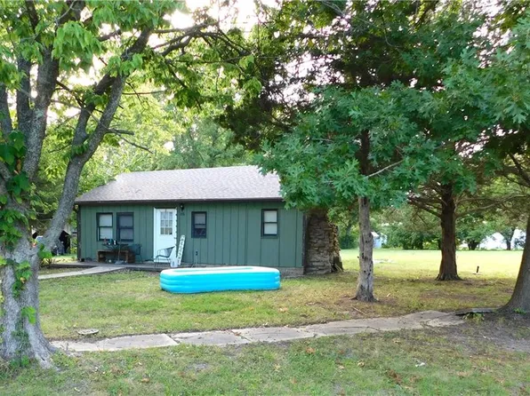 106 N Central St, Chilhowee, MO 64733