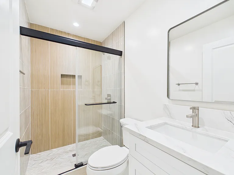1043 Law St — Photo 13