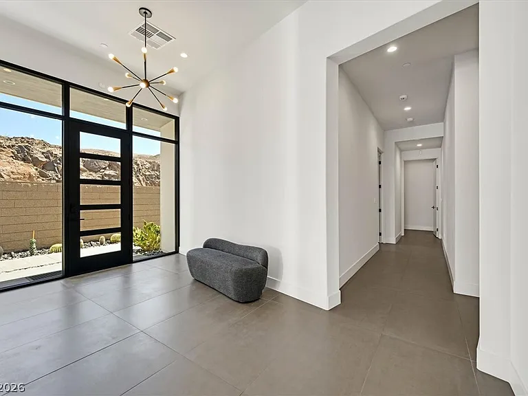 692 Scenic Cliff Dr — Photo 7